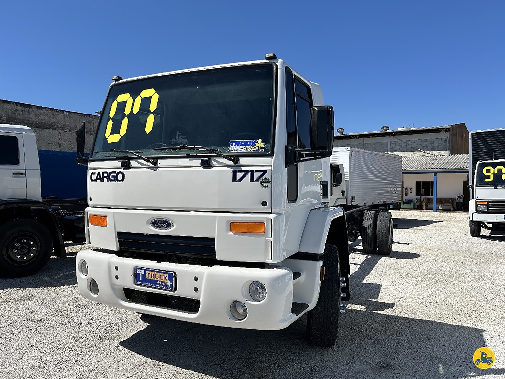 Caminhão FORD CARGO 1717 Chassis ANO 2007 de Truck Mais Caminhões no Paraná