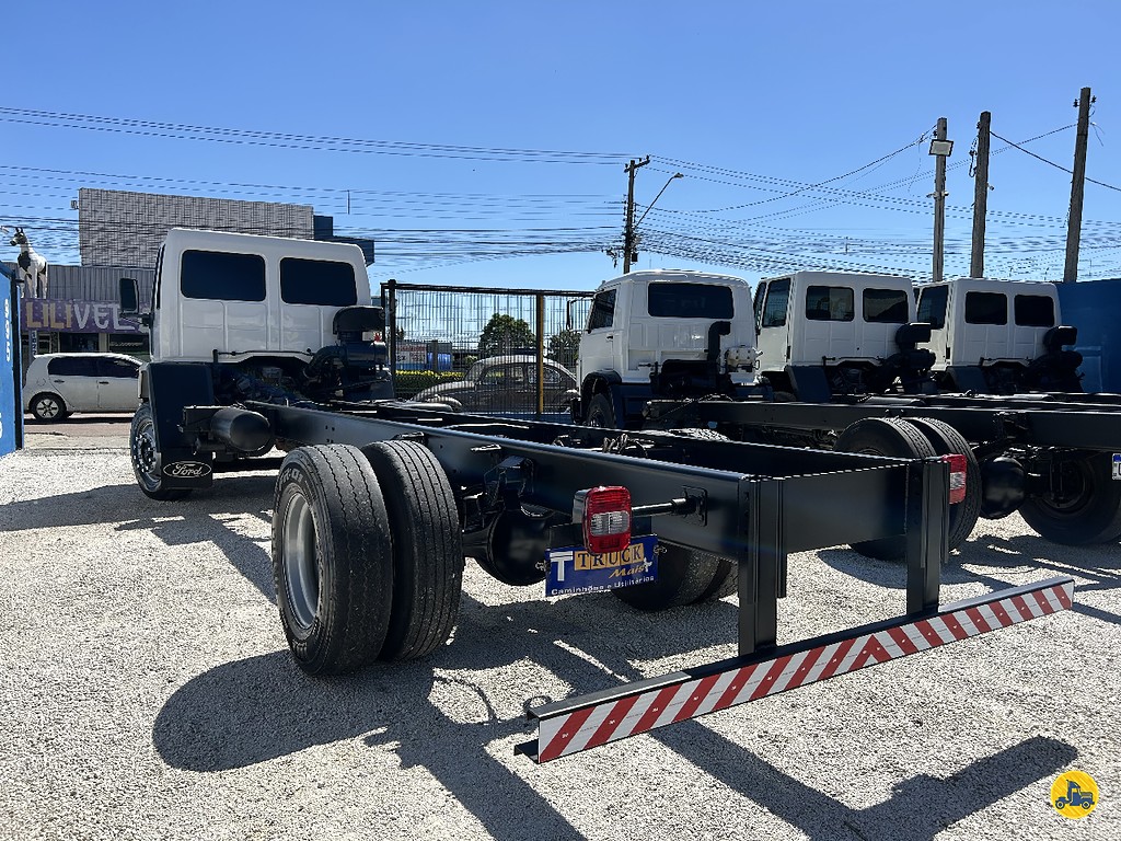 Caminhão FORD CARGO 1717 Chassis ANO 2007 de Truck Mais Caminhões no Paraná