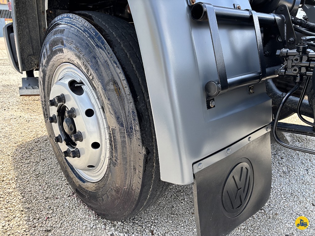 Caminhão VOLKSWAGEN VW 13150 Chassis ANO 2001 de Truck Mais Caminhões no Paraná