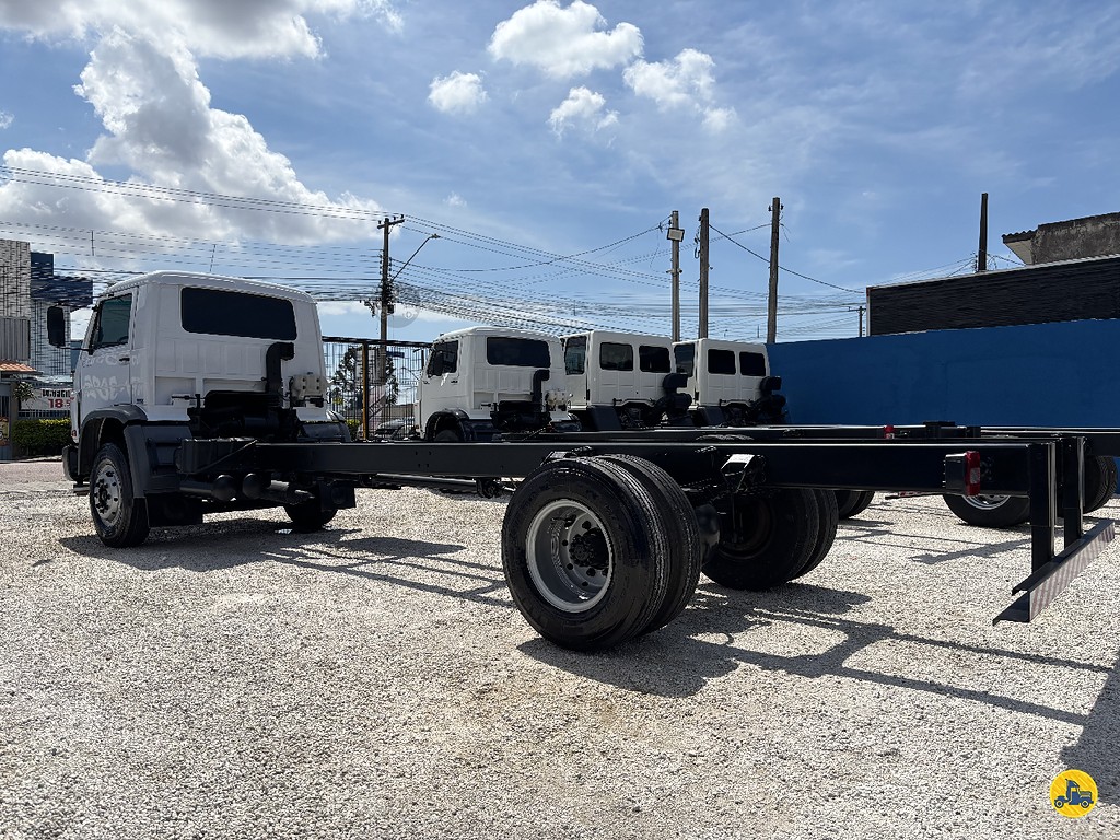Caminhão VOLKSWAGEN VW 13150 Chassis ANO 2001 de Truck Mais Caminhões no Paraná