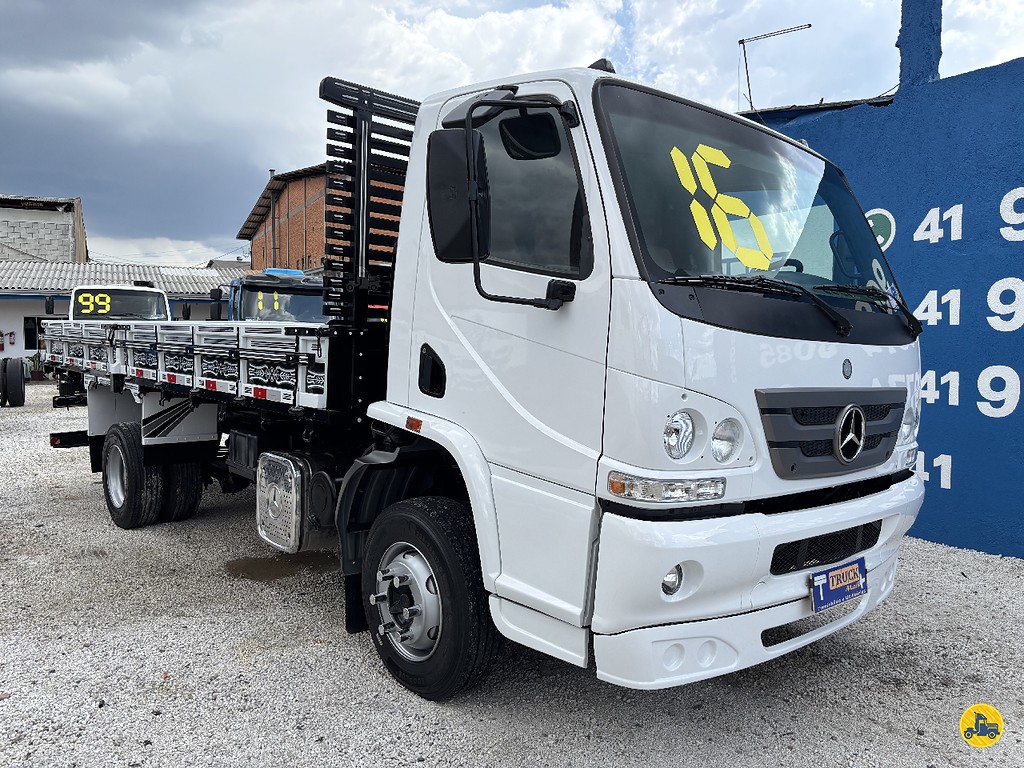 Caminhão MERCEDES BENZ MB 1016 Carga Seca ANO 2016 de Truck Mais Caminhões no Paraná