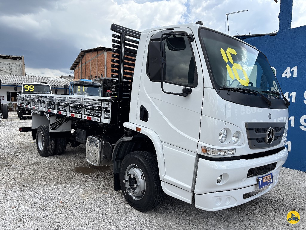 Caminhão MERCEDES BENZ MB 1016 Carga Seca ANO 2016 de Truck Mais Caminhões no Paraná