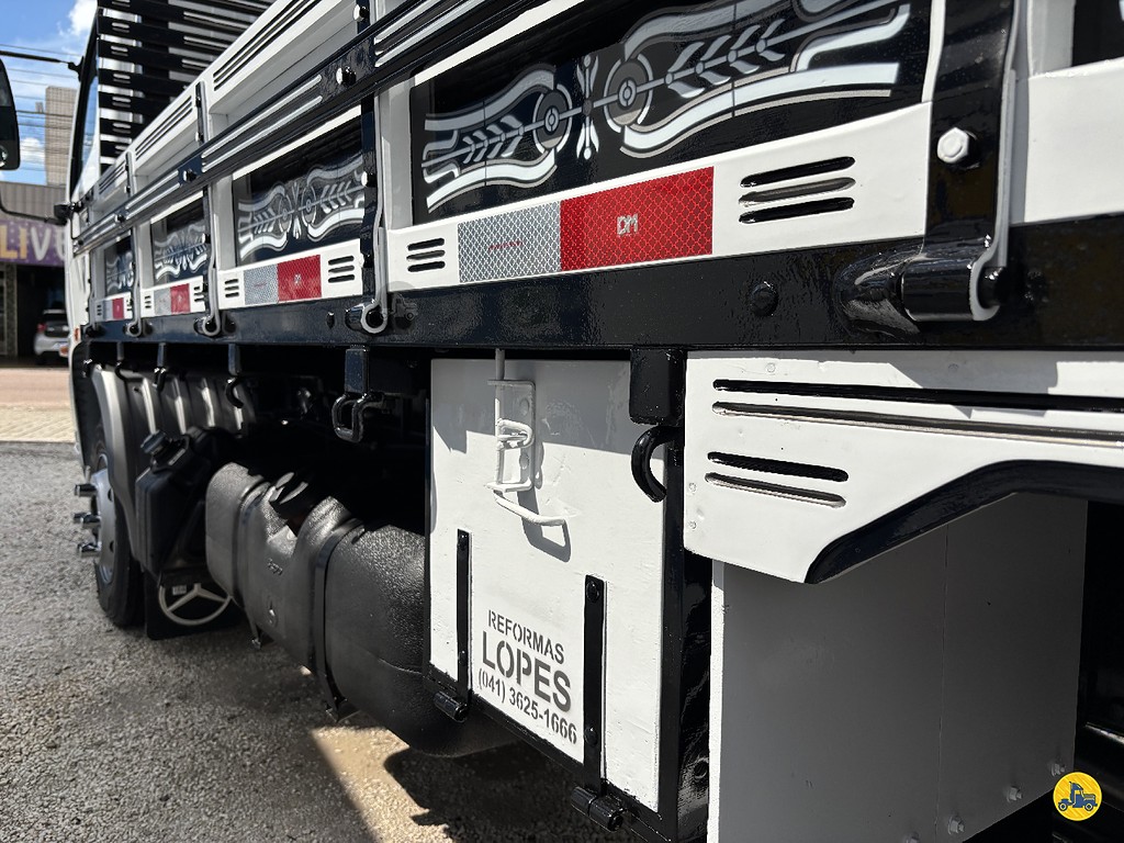 Caminhão MERCEDES BENZ MB 1016 Carga Seca ANO 2016 de Truck Mais Caminhões no Paraná