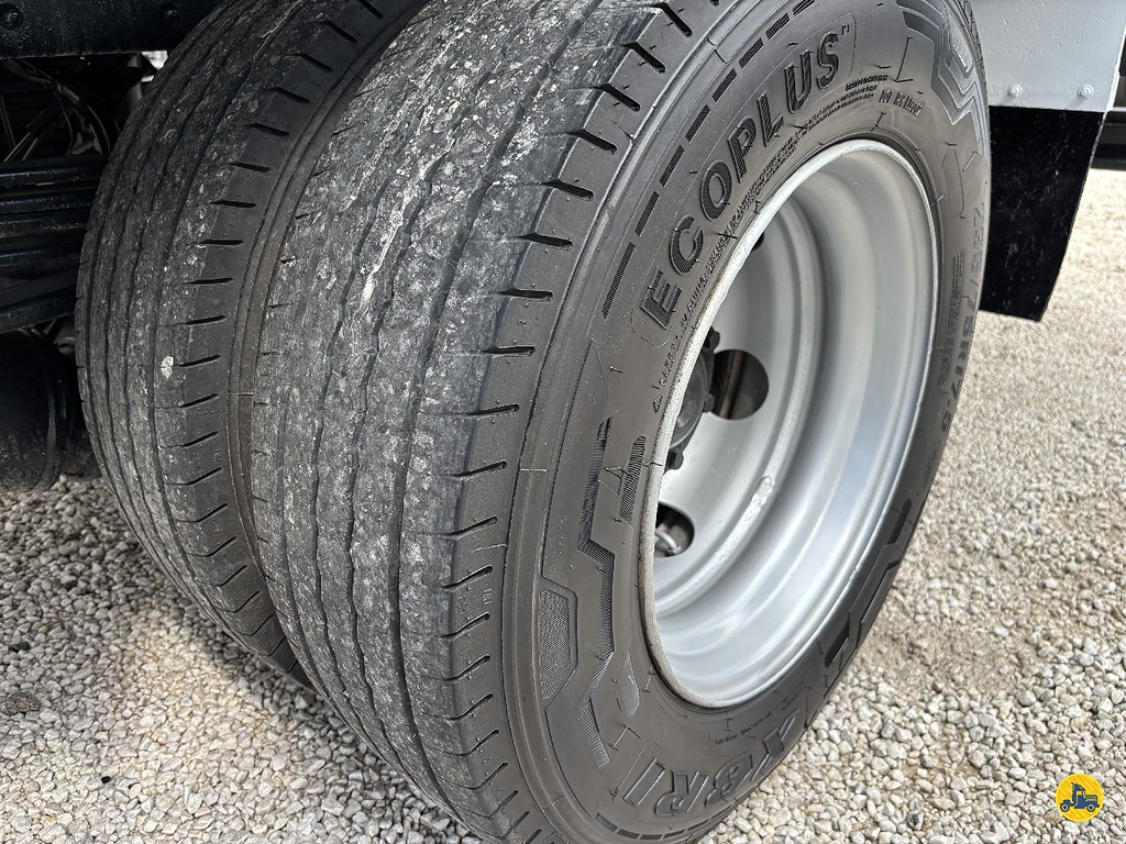 Caminhão MERCEDES BENZ MB 1016 Carga Seca ANO 2016 de Truck Mais Caminhões no Paraná