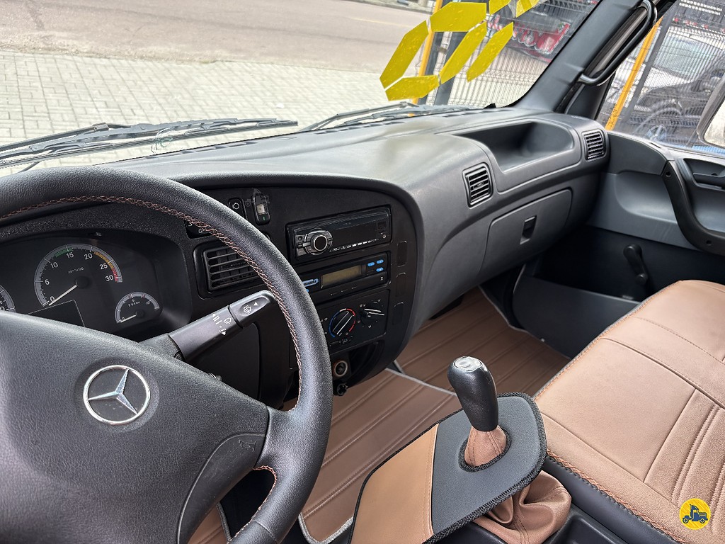 Caminhão MERCEDES BENZ MB 1016 Carga Seca ANO 2016 de Truck Mais Caminhões no Paraná