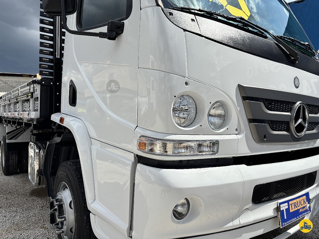 Caminhão MERCEDES BENZ MB 1016 Carga Seca ANO 2016 de Truck Mais Caminhões no Paraná