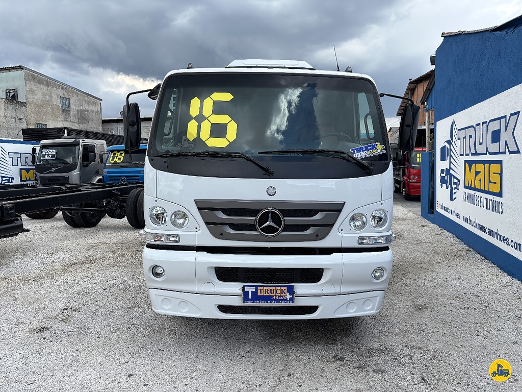 Caminhão MERCEDES BENZ MB 1016 Carga Seca ANO 2016 de Truck Mais Caminhões no Paraná