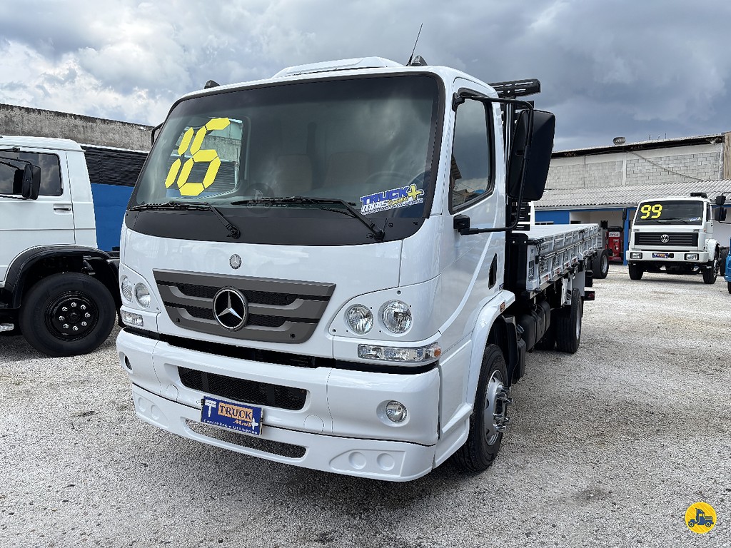 Caminhão MERCEDES BENZ MB 1016 Carga Seca ANO 2016 de Truck Mais Caminhões no Paraná
