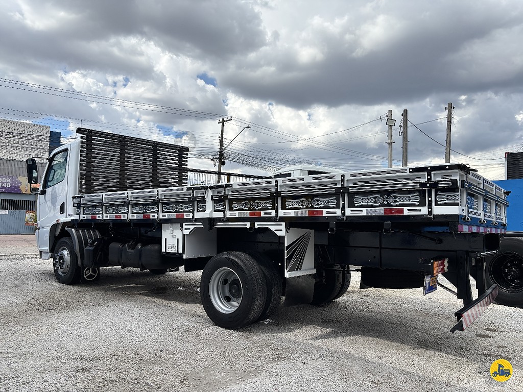 Caminhão MERCEDES BENZ MB 1016 Carga Seca ANO 2016 de Truck Mais Caminhões no Paraná