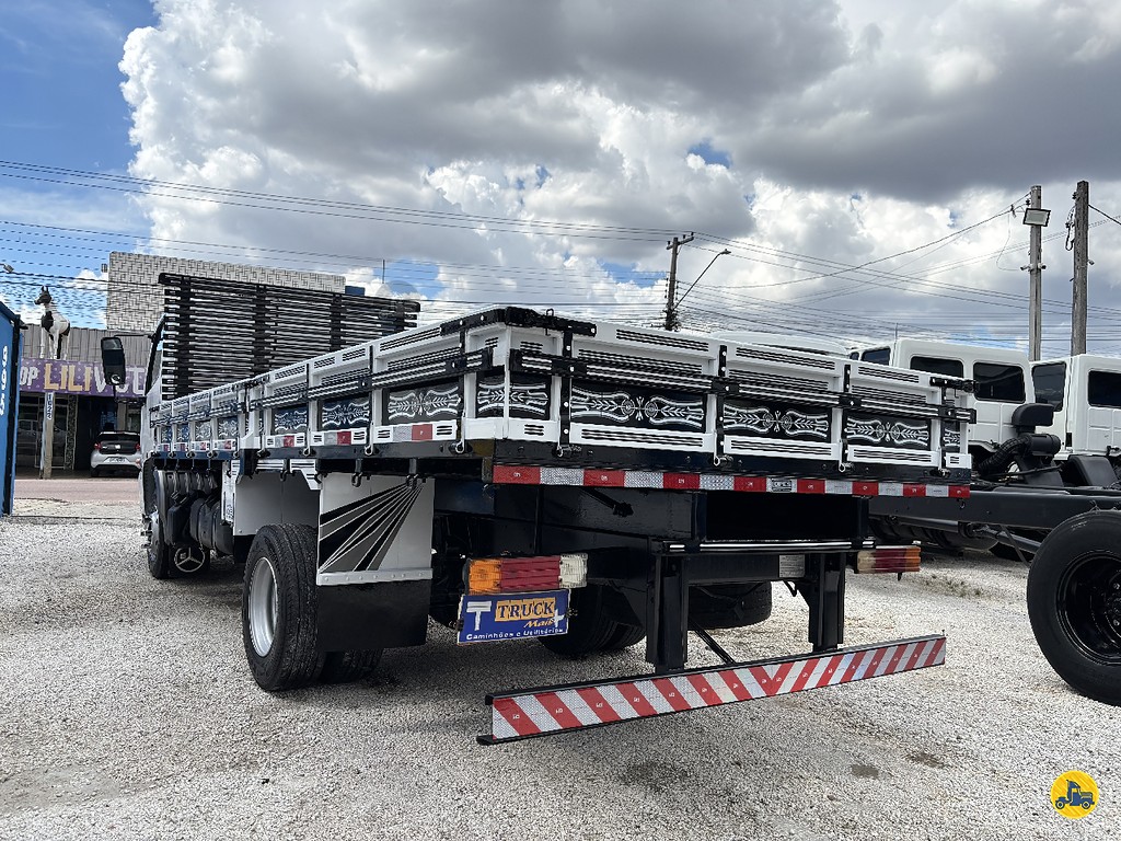 Caminhão MERCEDES BENZ MB 1016 Carga Seca ANO 2016 de Truck Mais Caminhões no Paraná