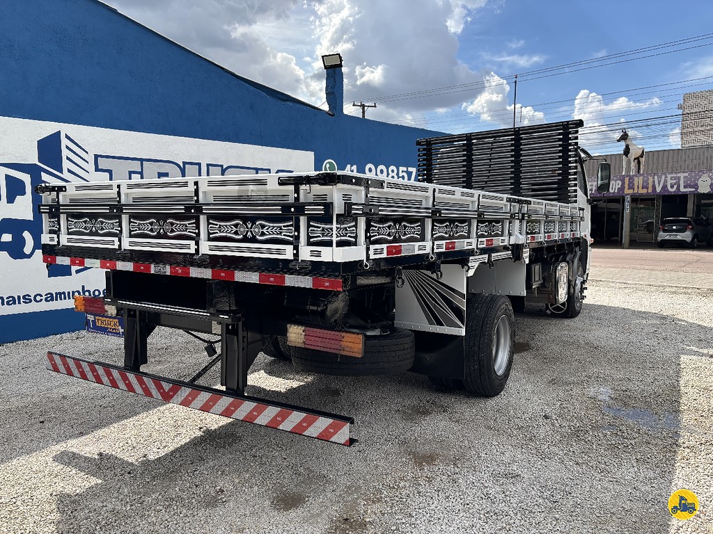 Caminhão MERCEDES BENZ MB 1016 Carga Seca ANO 2016 de Truck Mais Caminhões no Paraná