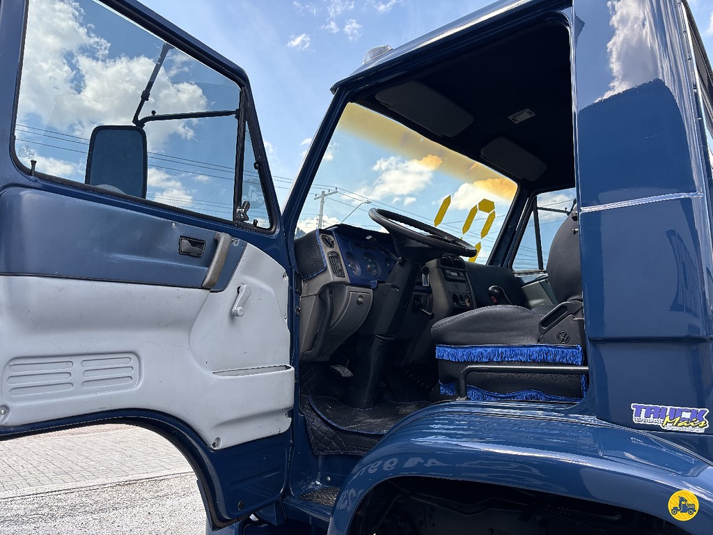 Caminhão VOLKSWAGEN VW 13150 Chassis ANO 2001 de Truck Mais Caminhões no Paraná