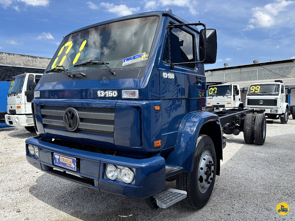 Caminhão VOLKSWAGEN VW 13150 Chassis ANO 2001 de Truck Mais Caminhões no Paraná