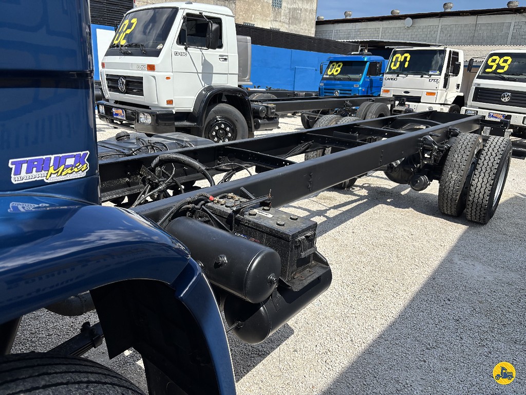 Caminhão VOLKSWAGEN VW 13150 Chassis ANO 2001 de Truck Mais Caminhões no Paraná
