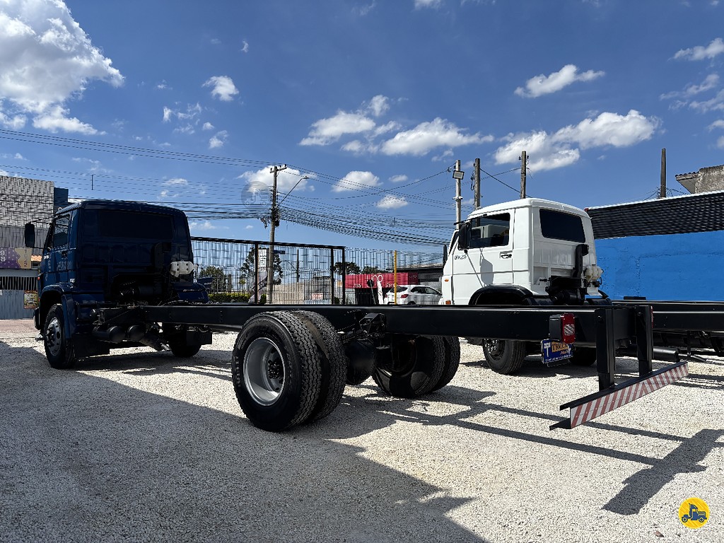Caminhão VOLKSWAGEN VW 13150 Chassis ANO 2001 de Truck Mais Caminhões no Paraná