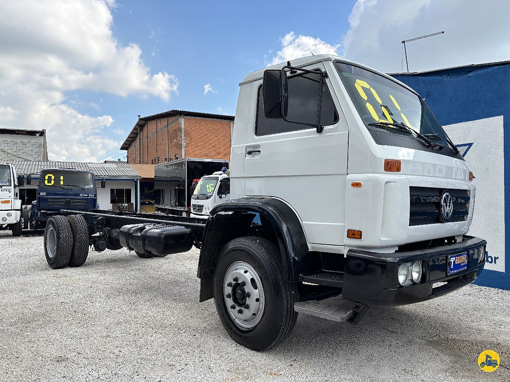 Caminhão VOLKSWAGEN VW 13150 Chassis ANO 2001 de Truck Mais Caminhões no Paraná