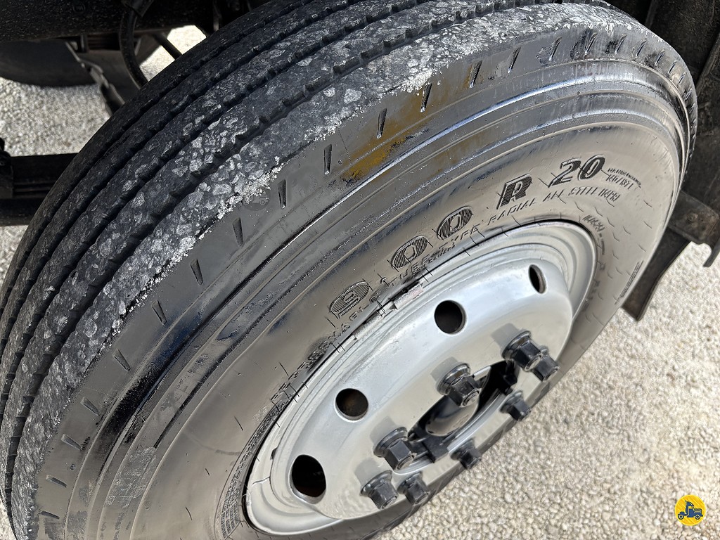 Caminhão VOLKSWAGEN VW 13150 Chassis ANO 2001 de Truck Mais Caminhões no Paraná