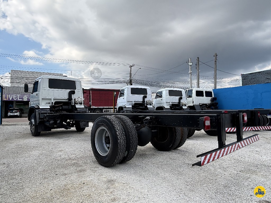 Caminhão VOLKSWAGEN VW 13150 Chassis ANO 2001 de Truck Mais Caminhões no Paraná