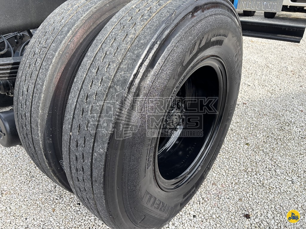 Caminhão VOLKSWAGEN VW 13150 Chassis ANO 2002 de Truck Mais Caminhões no Paraná