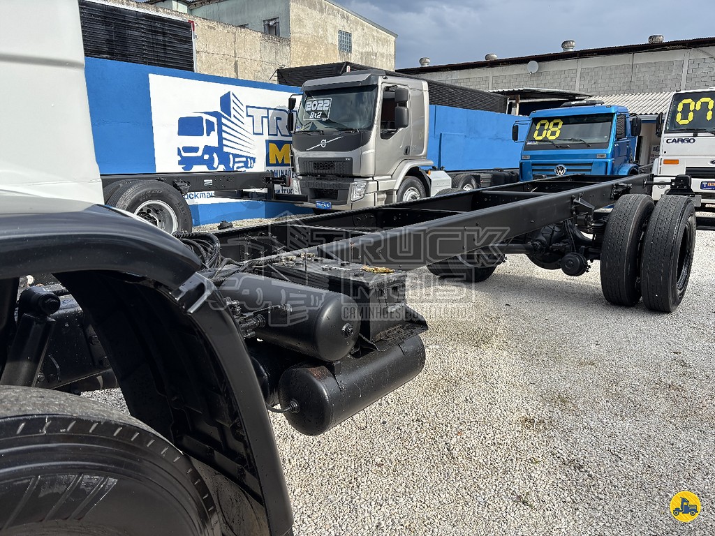 Caminhão VOLKSWAGEN VW 13150 Chassis ANO 2002 de Truck Mais Caminhões no Paraná