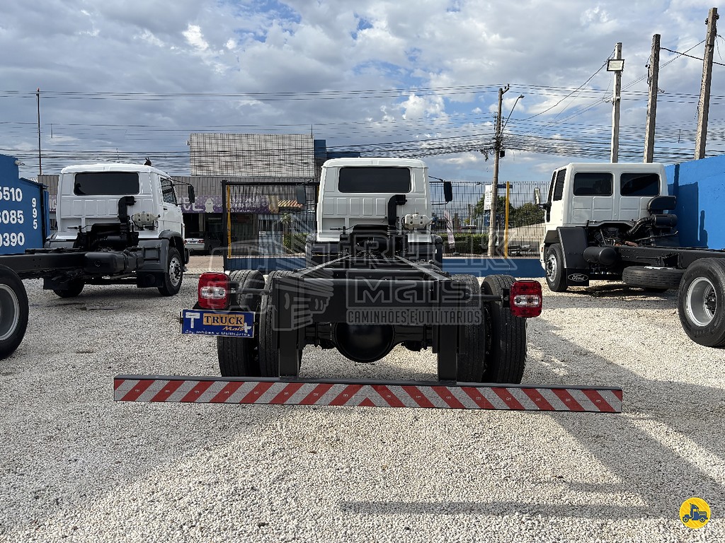 Caminhão VOLKSWAGEN VW 13150 Chassis ANO 2002 de Truck Mais Caminhões no Paraná