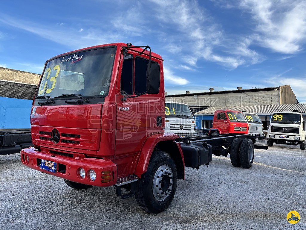 Caminhão MERCEDES BENZ MB 1318 Chassis ANO 2003 de Truck Mais Caminhões no Paraná
