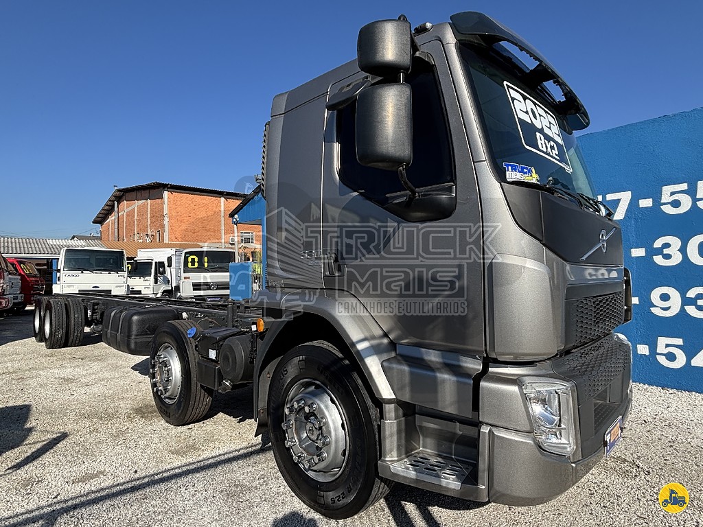 Caminhão VOLVO VM 330 Chassis ANO 2022 de Truck Mais Caminhões no Paraná