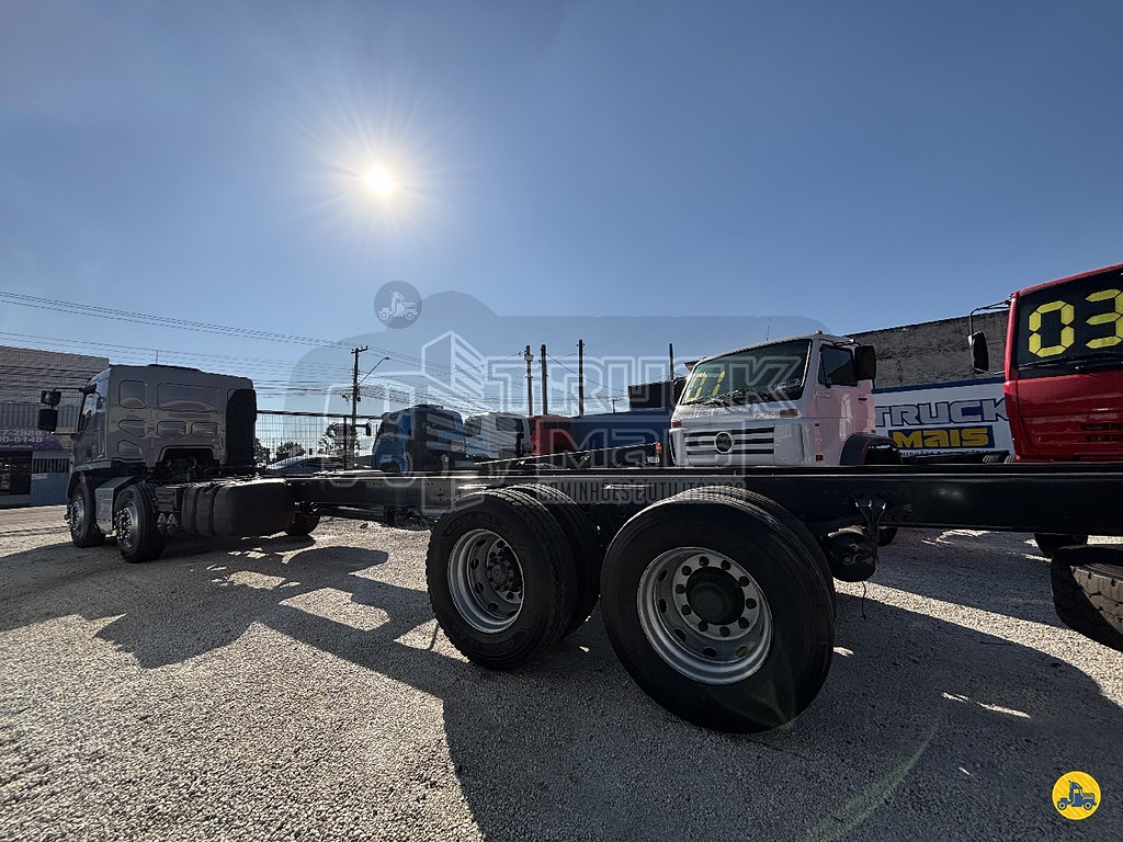 Caminhão VOLVO VM 330 Chassis ANO 2022 de Truck Mais Caminhões no Paraná