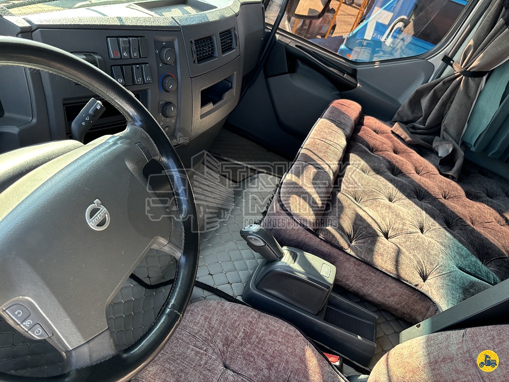 Caminhão VOLVO VM 330 Chassis ANO 2022 de Truck Mais Caminhões no Paraná