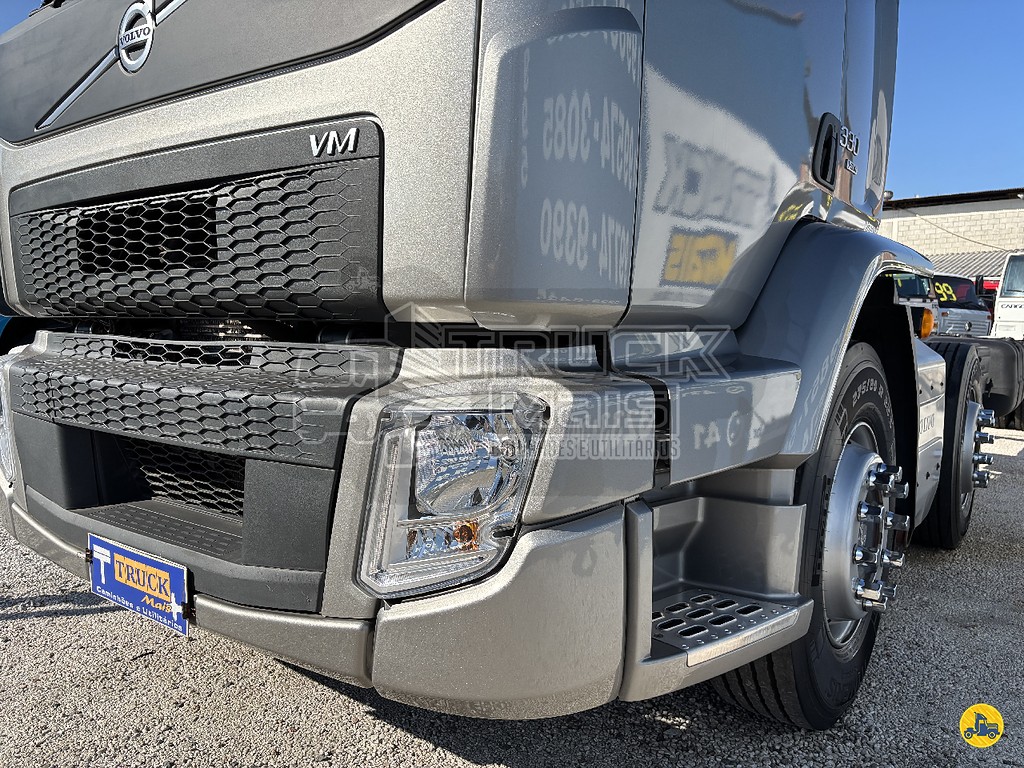 Caminhão VOLVO VM 330 Chassis ANO 2022 de Truck Mais Caminhões no Paraná