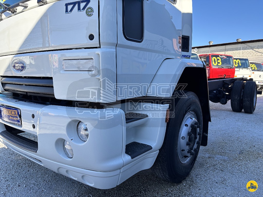 Caminhão FORD CARGO 1717 Chassis ANO 2008 de Truck Mais Caminhões no Paraná