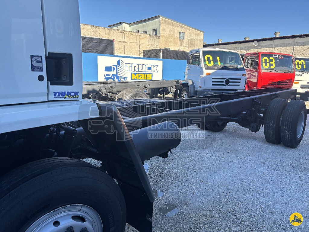 Caminhão FORD CARGO 1717 Chassis ANO 2008 de Truck Mais Caminhões no Paraná