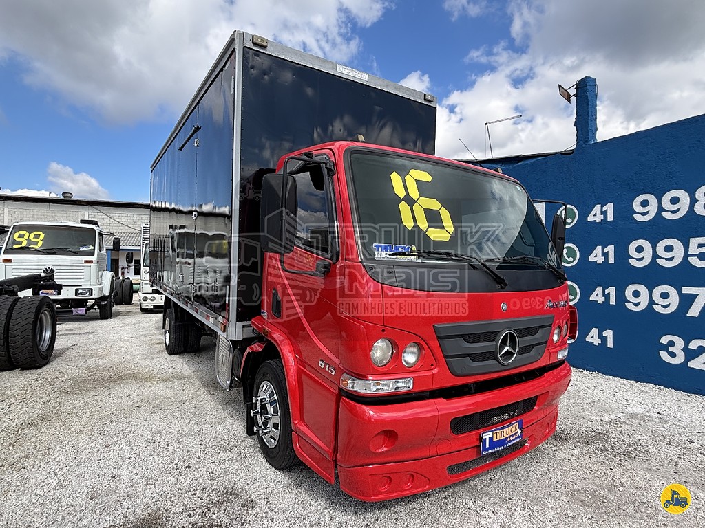 Caminhão MERCEDES BENZ MB 815 Baú Furgão ANO 2016 de Truck Mais Caminhões no Paraná