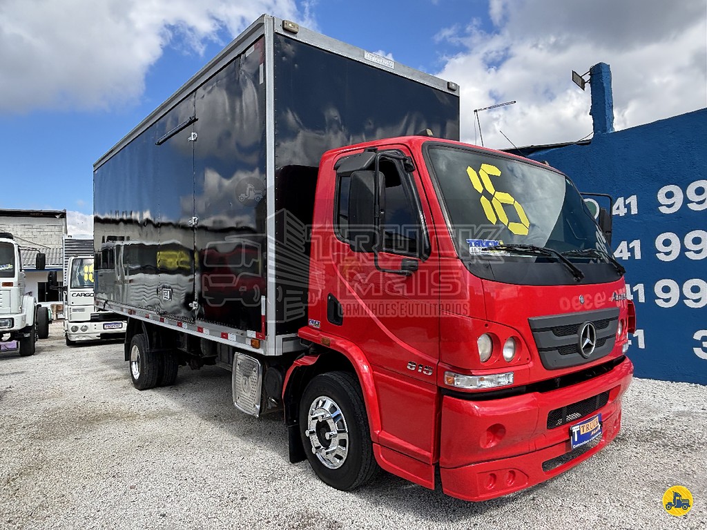 Caminhão MERCEDES BENZ MB 815 Baú Furgão ANO 2016 de Truck Mais Caminhões no Paraná
