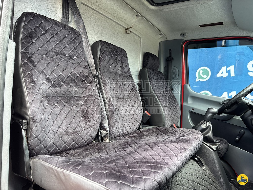 Caminhão MERCEDES BENZ MB 815 Baú Furgão ANO 2016 de Truck Mais Caminhões no Paraná