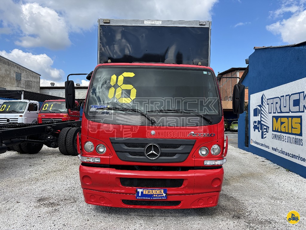 Caminhão MERCEDES BENZ MB 815 Baú Furgão ANO 2016 de Truck Mais Caminhões no Paraná