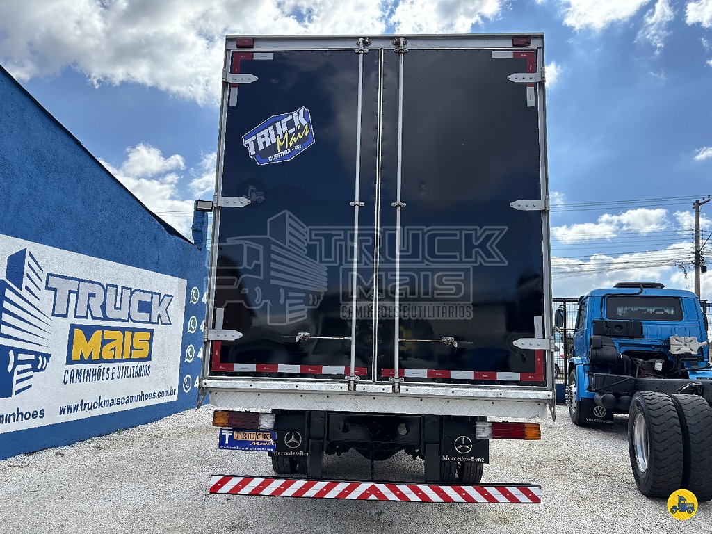 Caminhão MERCEDES BENZ MB 815 Baú Furgão ANO 2016 de Truck Mais Caminhões no Paraná