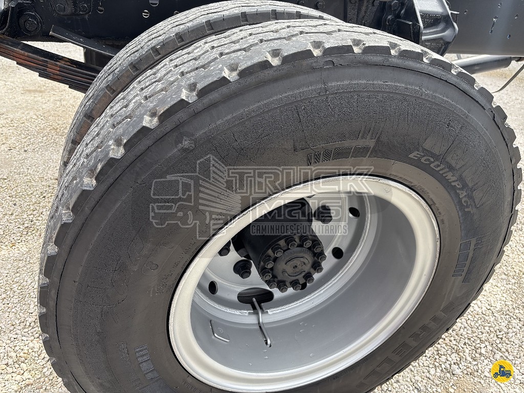 Caminhão VOLKSWAGEN VW 13150 Chassis ANO 2001 de Truck Mais Caminhões no Paraná