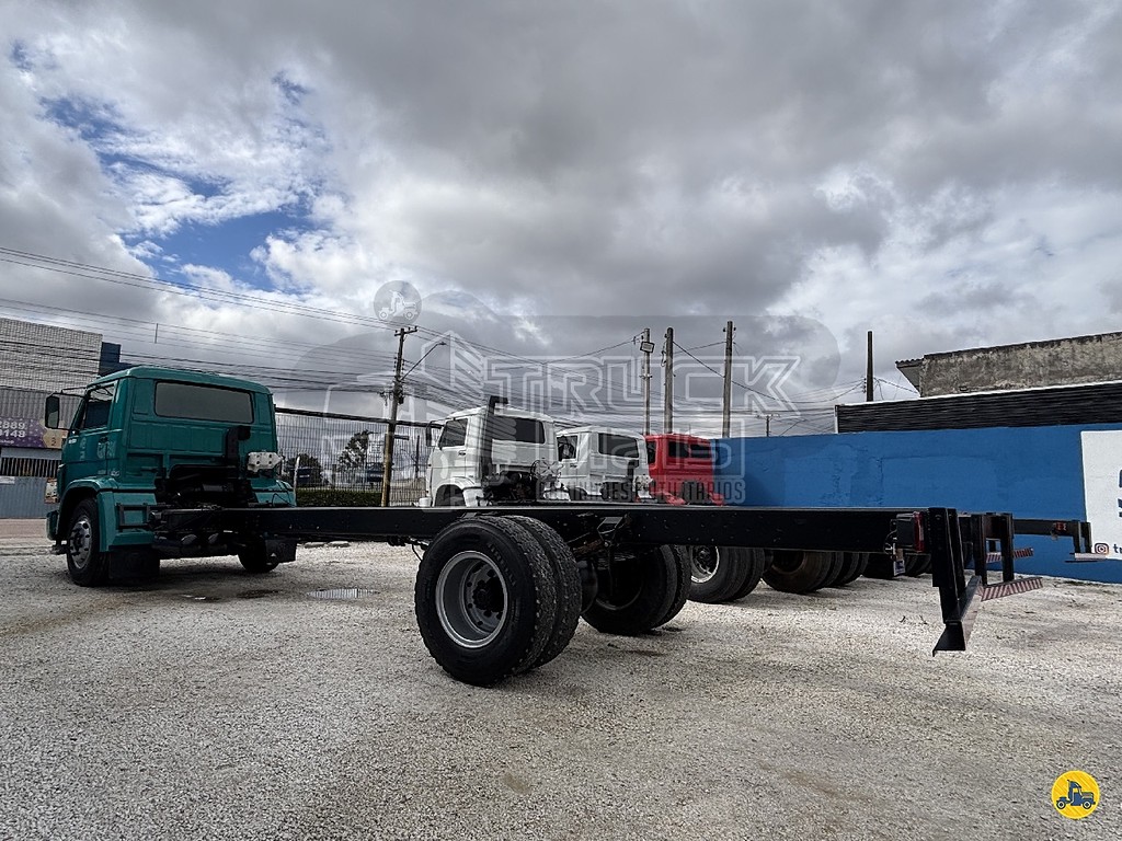 Caminhão VOLKSWAGEN VW 13150 Chassis ANO 2001 de Truck Mais Caminhões no Paraná
