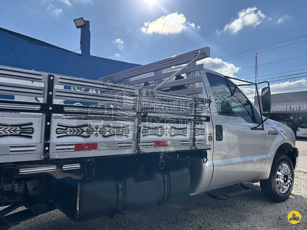 Caminhão FORD F-4000 Carga Seca ANO 2019 de Truck Mais Caminhões no Paraná