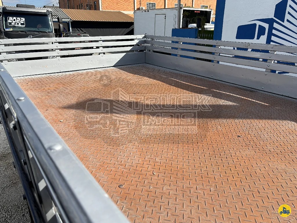 Caminhão FORD F-4000 Carga Seca ANO 2019 de Truck Mais Caminhões no Paraná