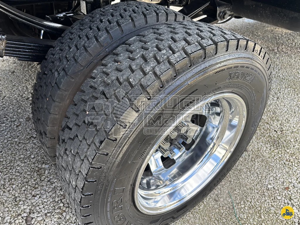 Caminhão FORD F-4000 Carga Seca ANO 2019 de Truck Mais Caminhões no Paraná