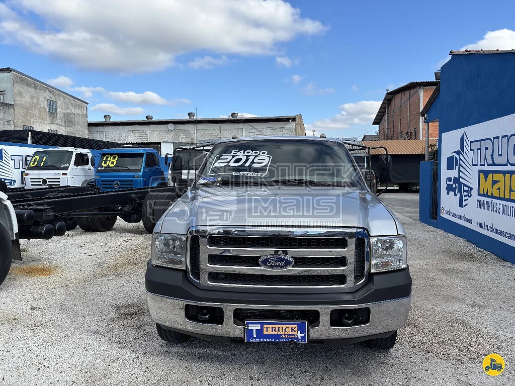 Caminhão FORD F-4000 Carga Seca ANO 2019 de Truck Mais Caminhões no Paraná