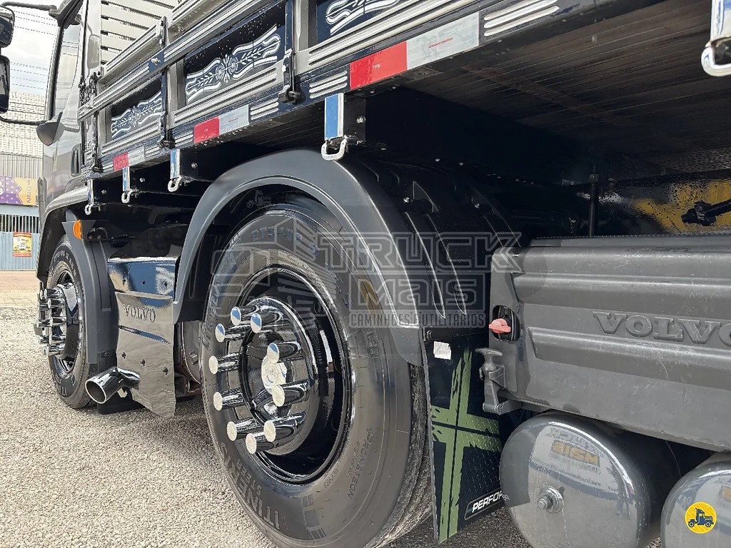 Caminhão VOLVO VM 330 Carga Seca ANO 2022 de Truck Mais Caminhões no Paraná