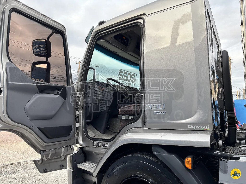 Caminhão VOLVO VM 330 Carga Seca ANO 2022 de Truck Mais Caminhões no Paraná
