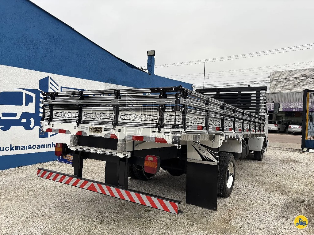 Caminhão VOLKSWAGEN VW 8150 Carroceria ANO 2012 de Truck Mais Caminhões no Paraná