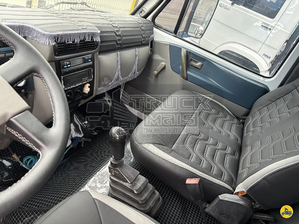 Caminhão VOLKSWAGEN VW 8150 Carroceria ANO 2012 de Truck Mais Caminhões no Paraná