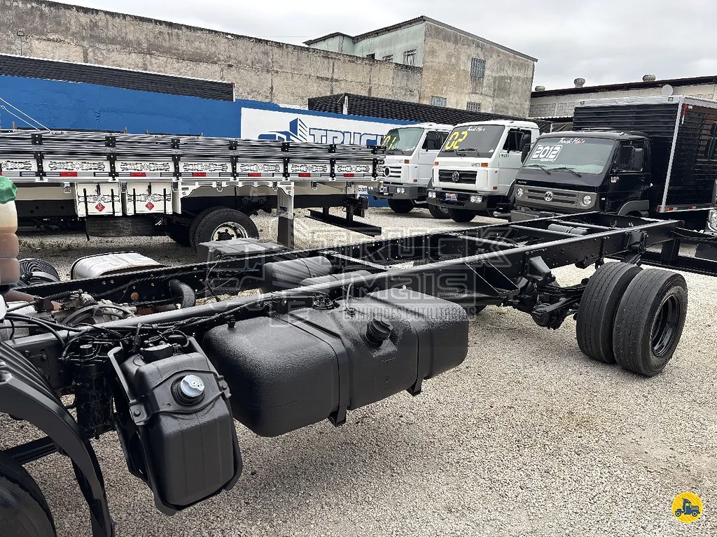Caminhão MERCEDES BENZ MB 1016 Chassis ANO 2018 de Truck Mais Caminhões no Paraná