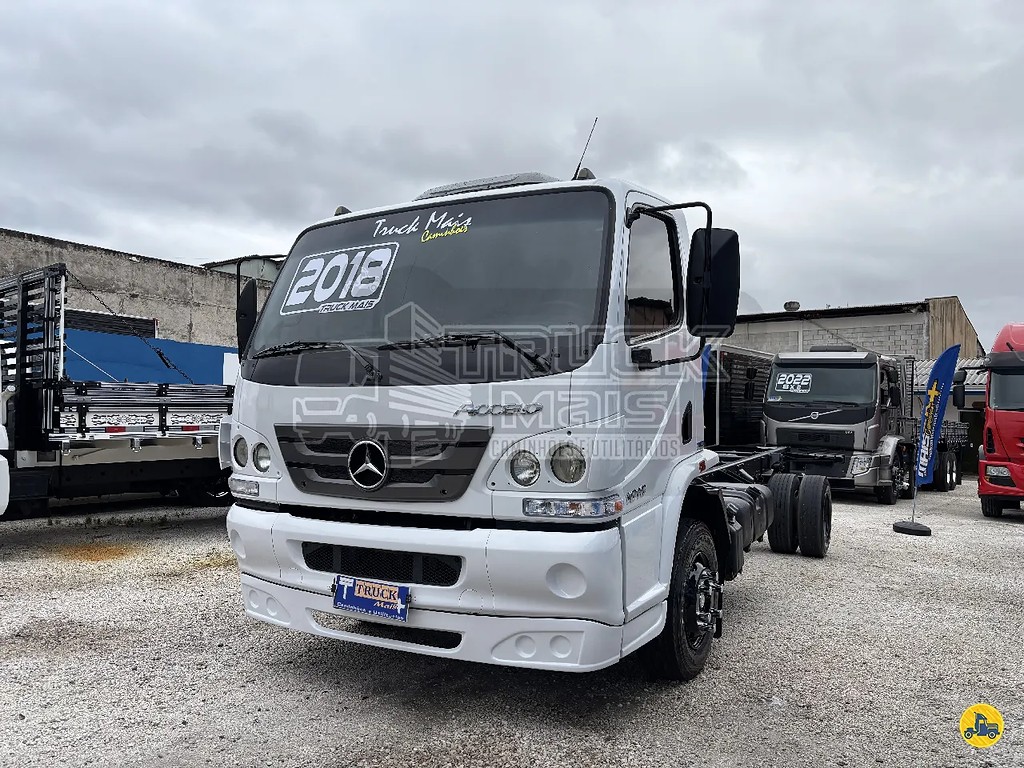 Caminhão MERCEDES BENZ MB 1016 Chassis ANO 2018 de Truck Mais Caminhões no Paraná