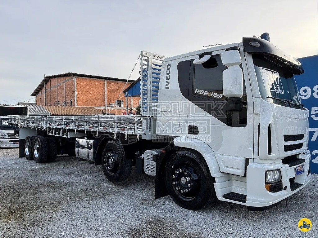 Caminhão IVECO TECTOR 240E30 Carga Seca ANO 2017 de Truck Mais Caminhões no Paraná